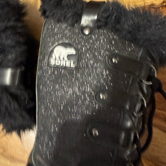 Sorel Black Winter Boots with Fur Trim used once size 10 in like new condition - Picture 3 of 11